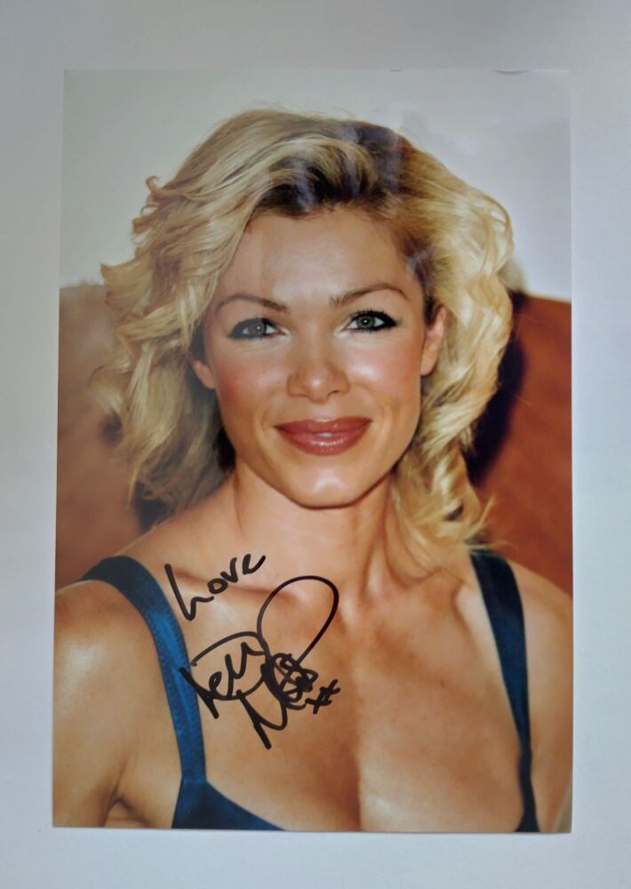 Nell McAndrew autograph (hand-signed photograph)