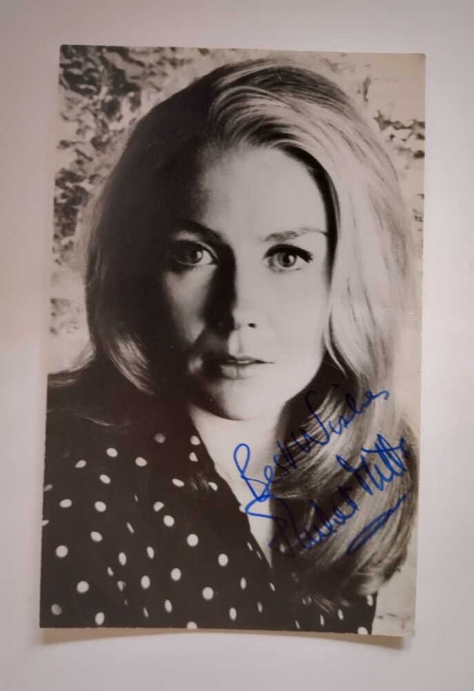 Juliet Mills autograph (hand-signed photograph)