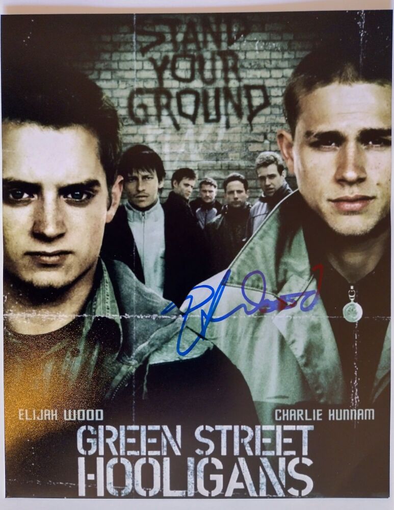 Elijah Wood autograph (hand-signed photograph)