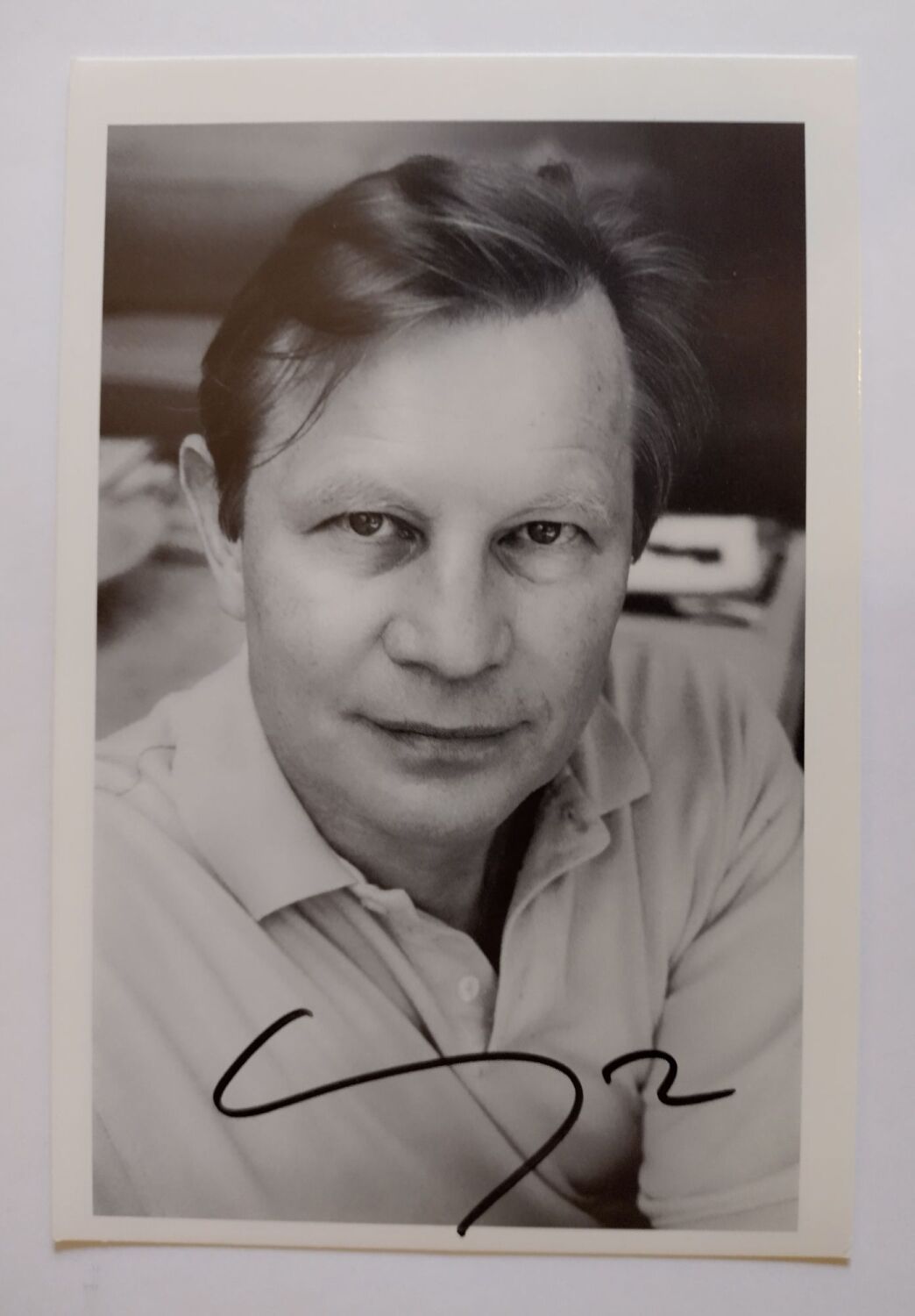 Michael York autograph (hand-signed photograph)