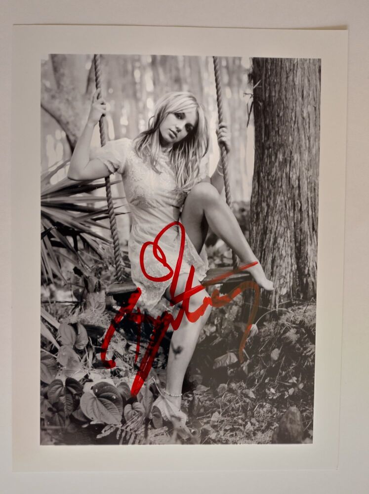 Britney Spears autograph (hand-signed photograph)