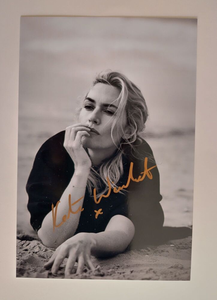 Kate Winslet autograph (hand-signed photograph)