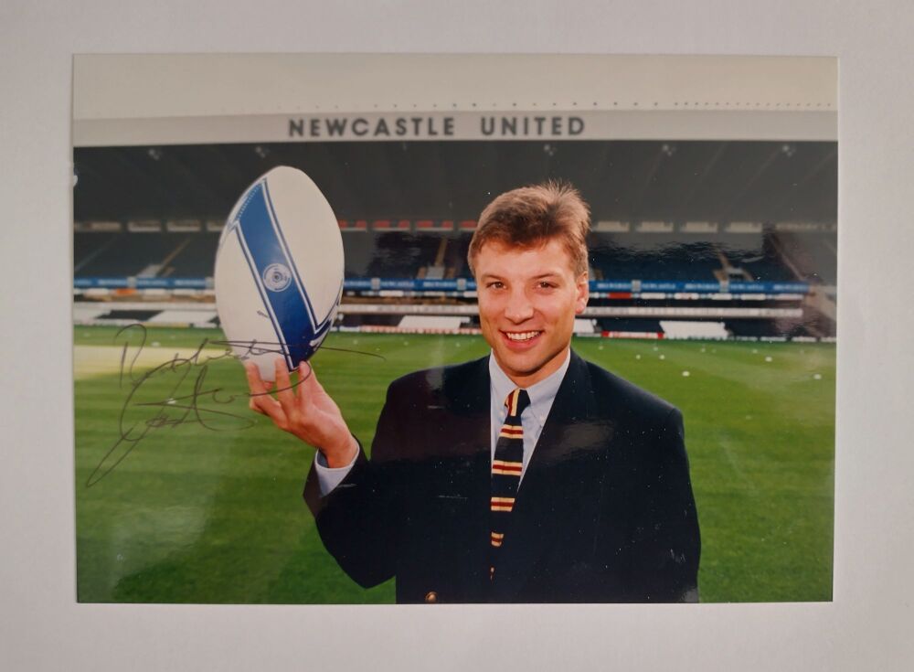 Rob Andrew autograph (hand-signed photograph)