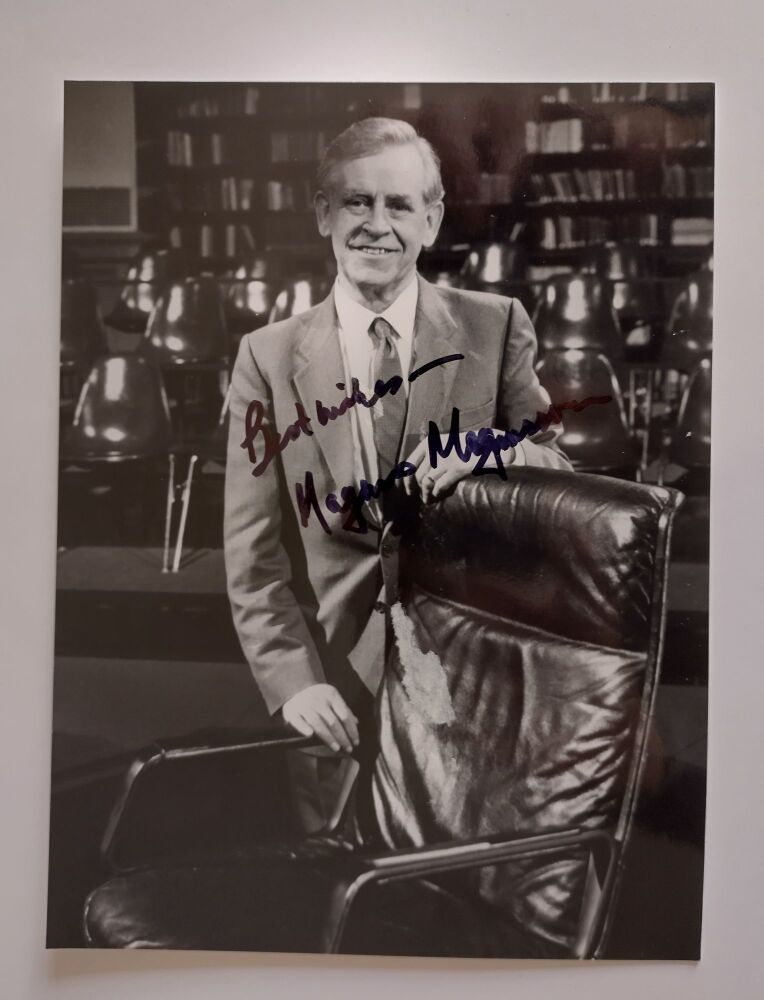 Magnus Magnusson autograph (hand-signed photograph)