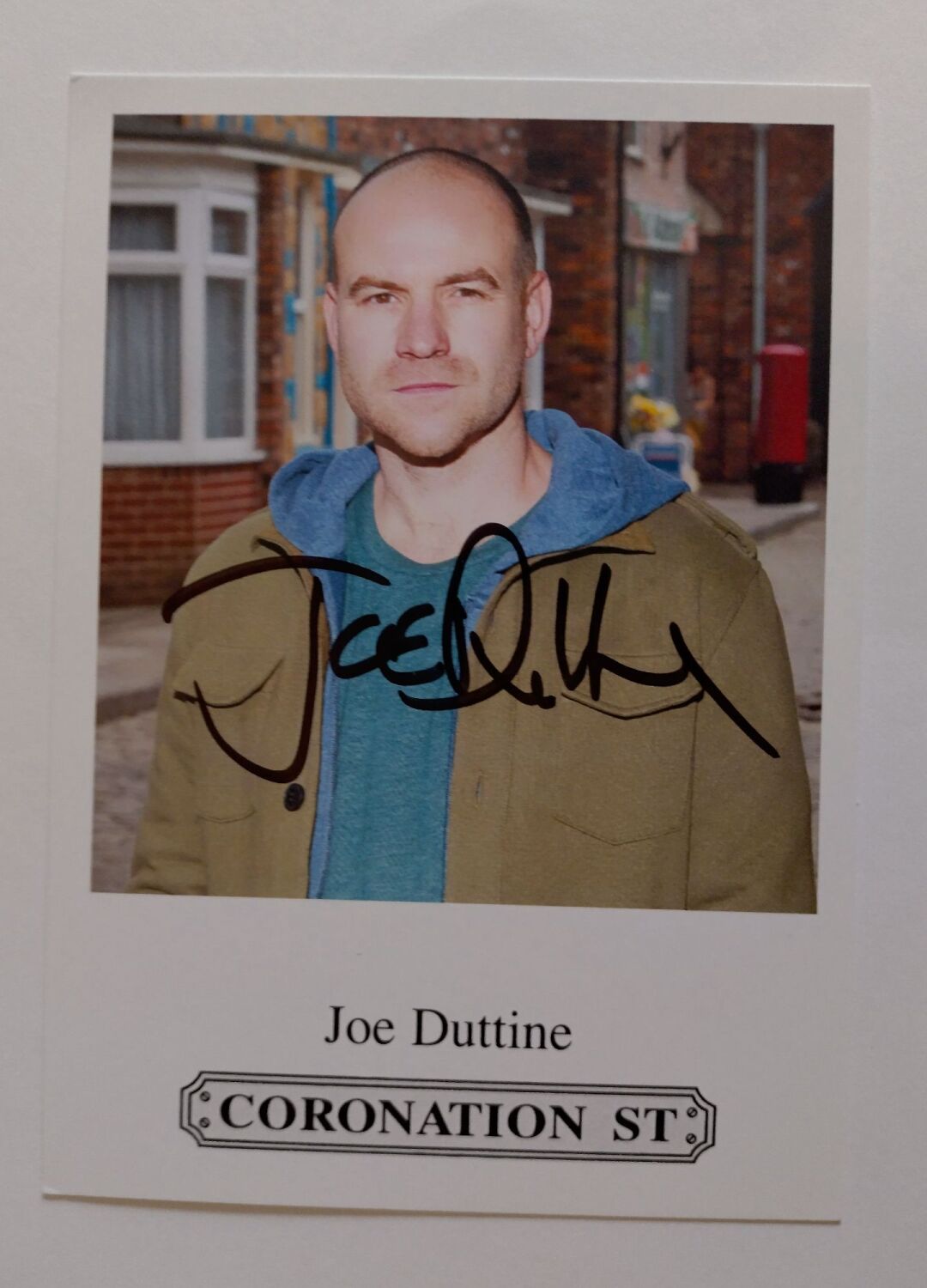 Joe Duttine autograph (hand-signed photograph)
