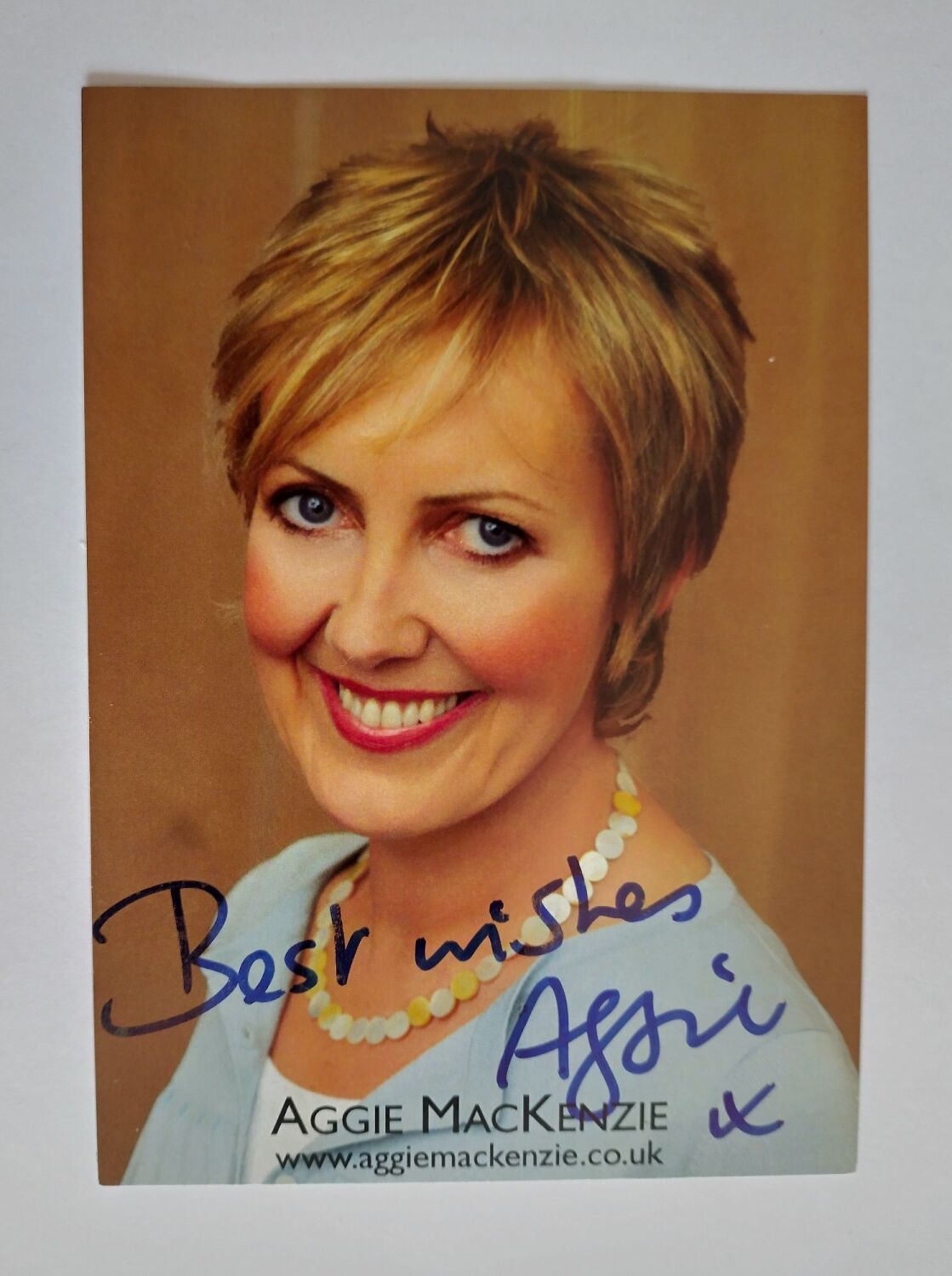 Aggie MacKenzie autograph (hand-signed photograph)