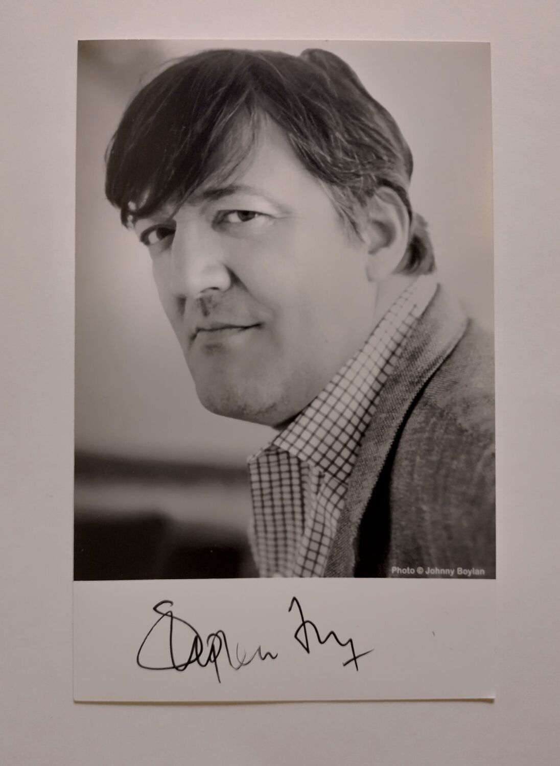 Stephen Fry autograph (hand-signed photograph)