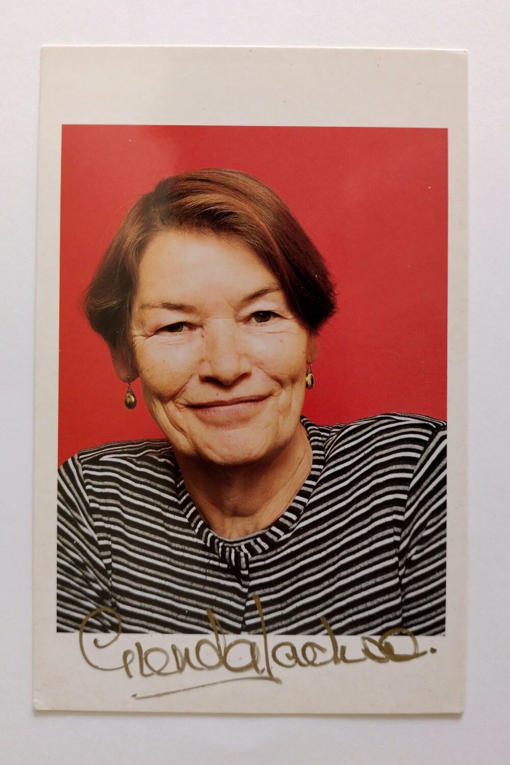 Glenda Jackson autograph (hand-signed photograph)