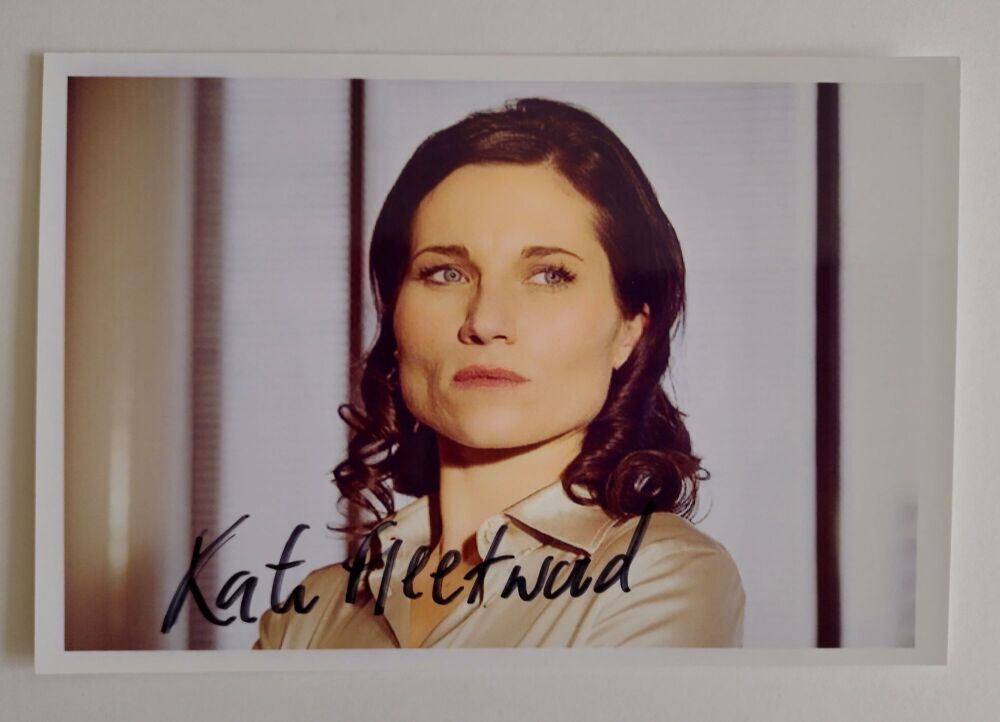 Kate Fleetwood autograph (hand-signed photograph)