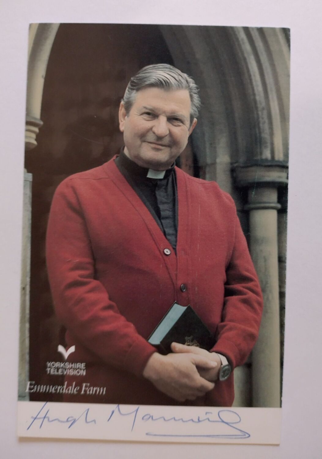 Hugh Manning autograph (hand-signed photograph)