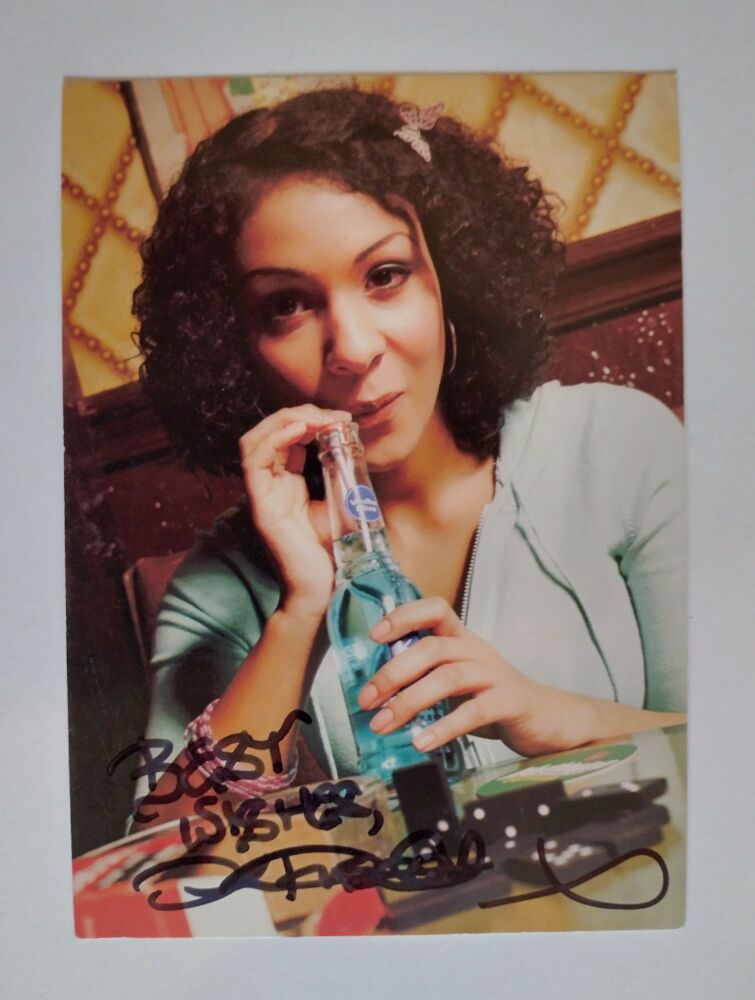 Kathryn Drysdale autograph (hand-signed photograph)