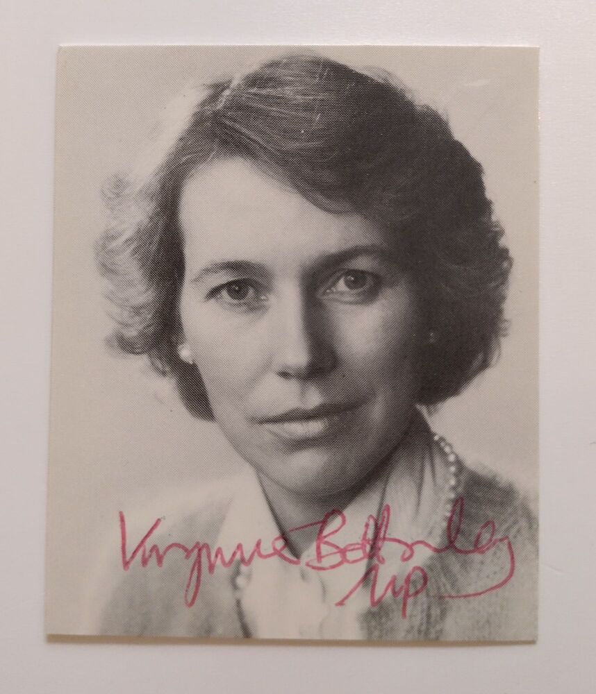 Virginia Bottomley autograph (hand-signed photograph)