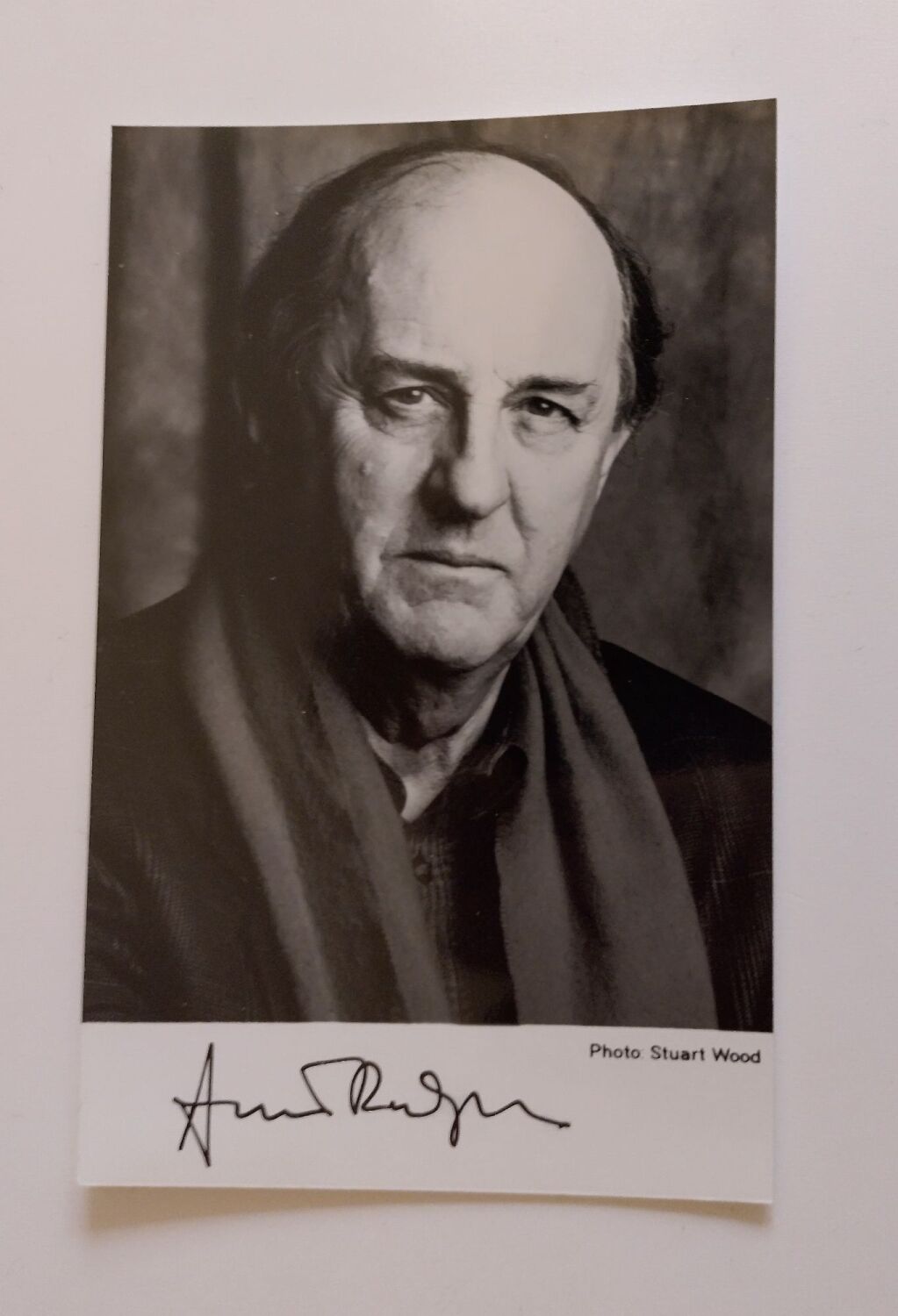 Anton Rodgers autograph (hand-signed photograph)
