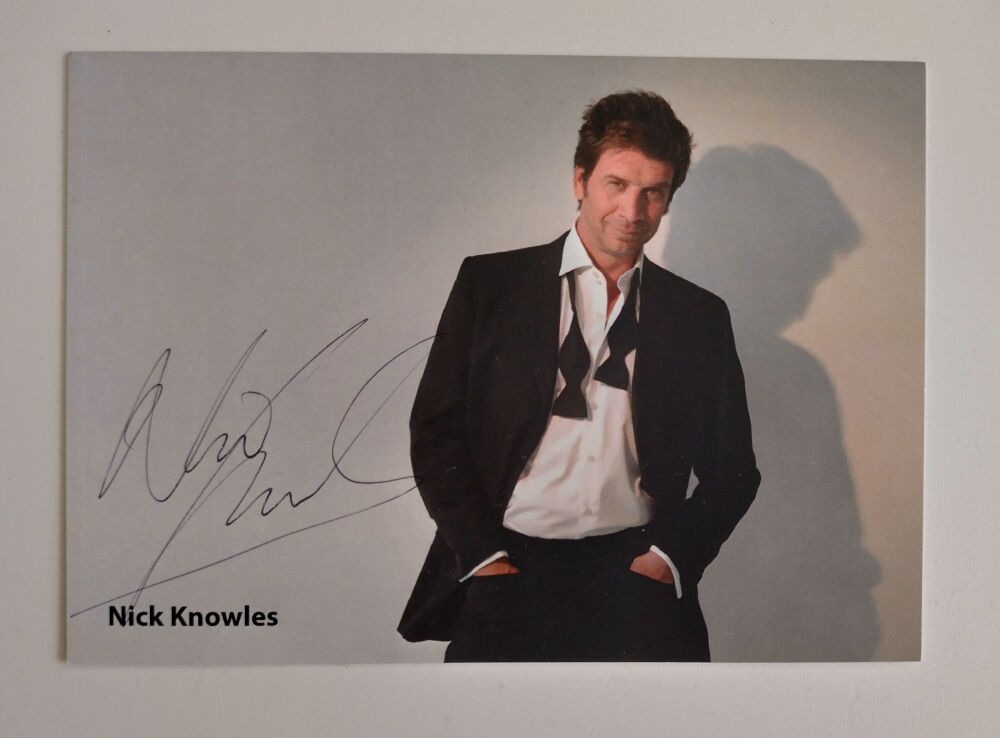 Nick Knowles autograph (hand-signed photograph)