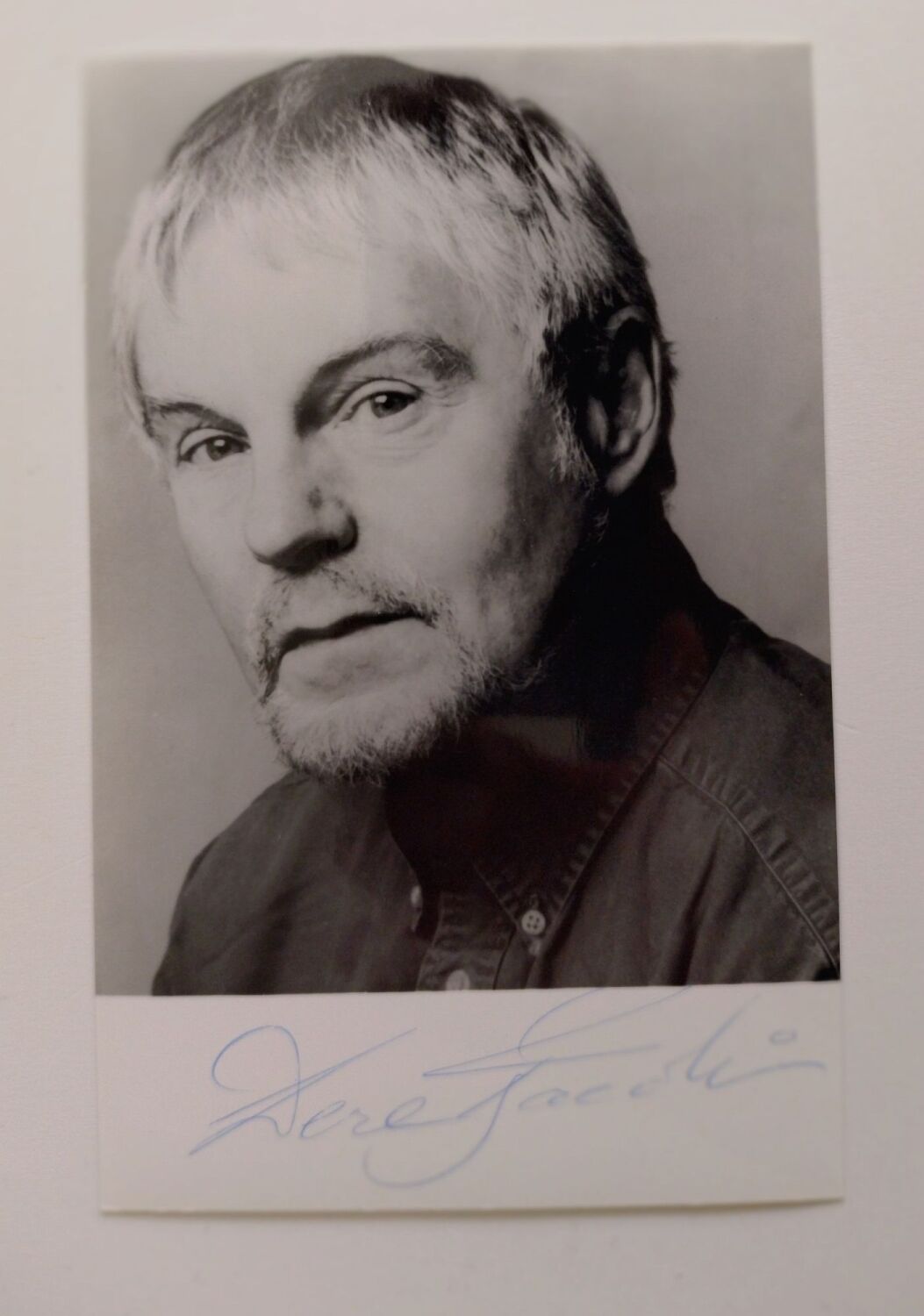 Derek Jacobi autograph (hand-signed photograph)