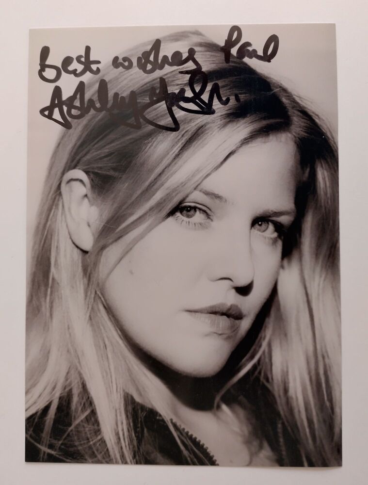 Ashley Jensen autograph (hand-signed photograph)