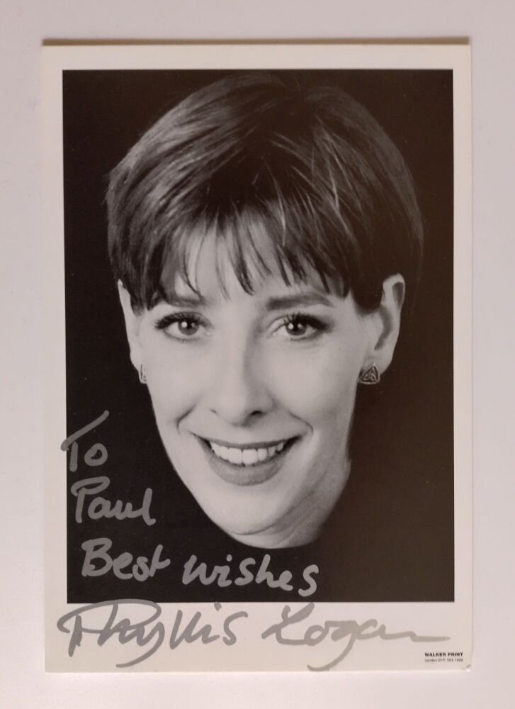 Phyllis Logan autograph (hand-signed photograph)