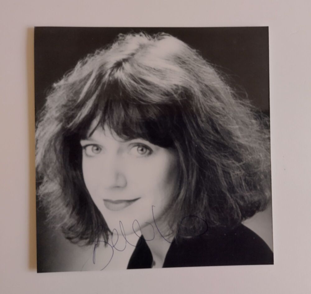 Belinda Lang autograph (hand-signed photograph)