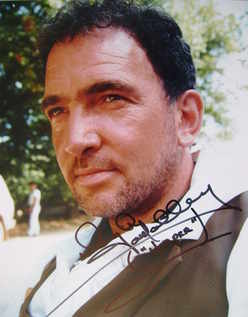 Daragh O'Malley autograph (hand-signed photograph)