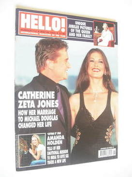 Hello! magazine - Catherine Zeta Jones and Michael Douglas cover (28 May 2002 - Issue 715)