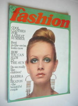 Fashion magazine - July 1969 - Twiggy cover