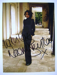 Naomi Bentley autograph