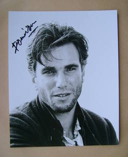 Daniel Day-Lewis autograph (hand-signed photograph)