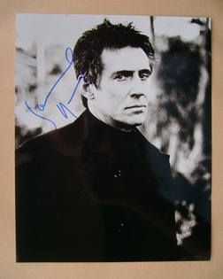 Gabriel Byrne autograph (hand-signed photograph)