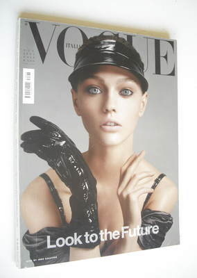 Vogue Italia magazine - December 2005 - Sasha Pivovarova cover