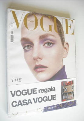 <!--2004-04-->Vogue Italia magazine - April 2004 - Lydia Hearst-Shaw cover