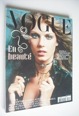 <!--2002-11-->French Paris Vogue magazine - November 2002 - Angela Lindvall
