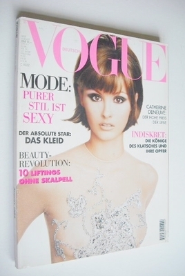 <!--1995-08-->German Vogue magazine - August 1995 - Trish Goff cover