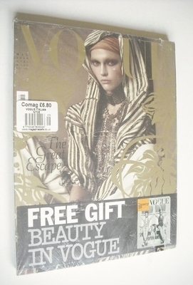 Vogue Italia magazine - May 2009 - Sasha Pivovarova cover