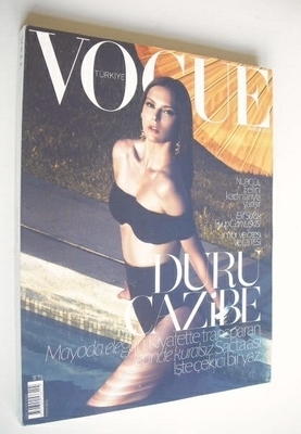 <!--2010-05-->Vogue Turkey magazine - May 2010 - Elise Crombez cover