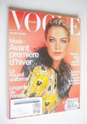 <!--2000-06-->French Paris Vogue magazine - June/July 2000 - Carolyn Murphy