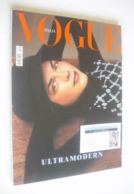 <!--2002-08-->Vogue Italia magazine - August 2002 - Selma Blair cover