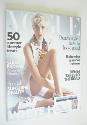 <!--2008-06-->British Vogue magazine - June 2008 - Agyness Deyn cover