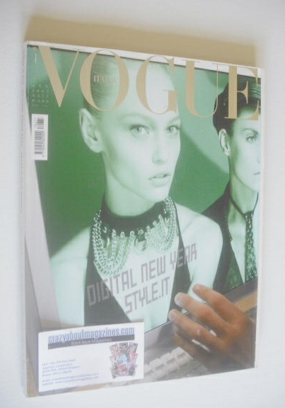 <!--2007-01-->Vogue Italia magazine - January 2007 - Sasha Pivovarova cover