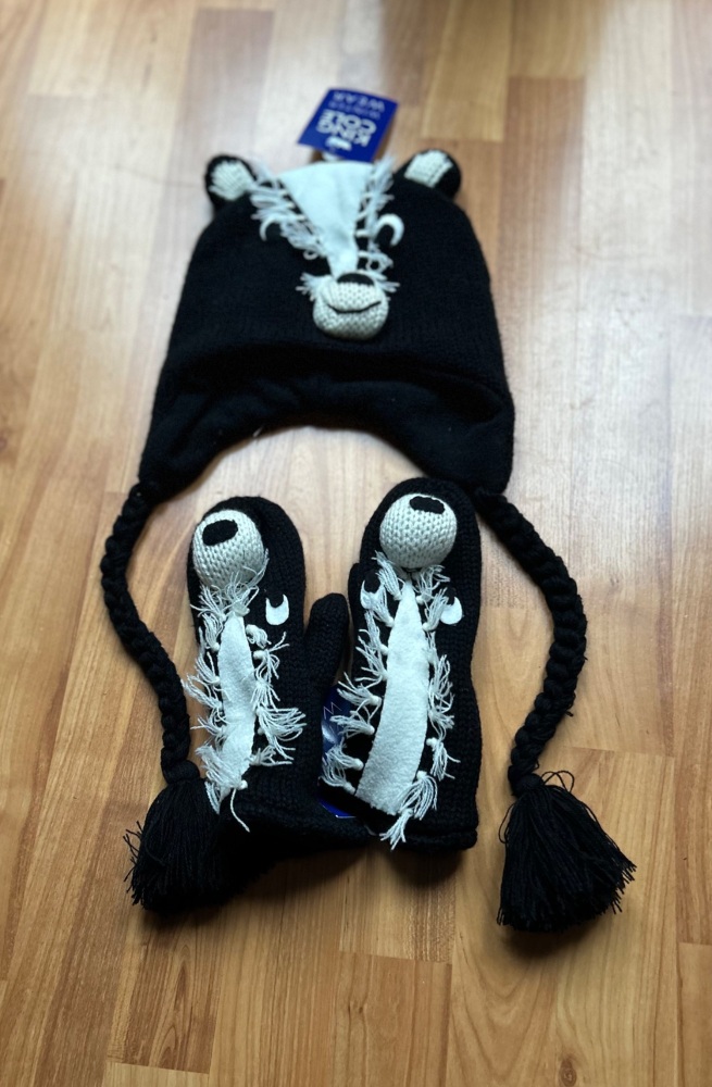 Black & White Bader Hat