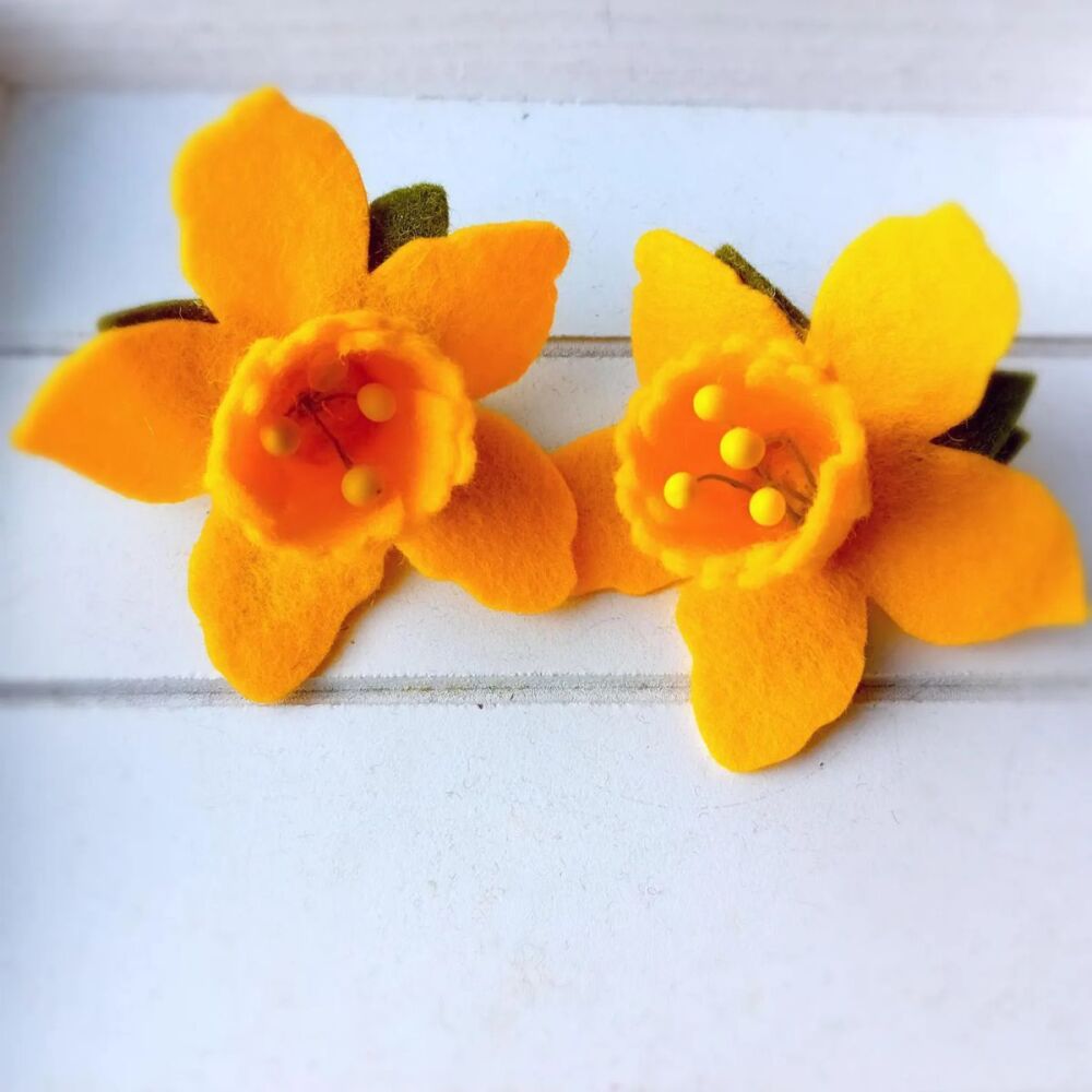 Daffodil Brooch