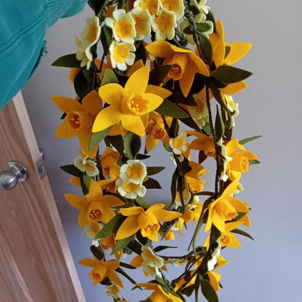 Daffodil Garland
