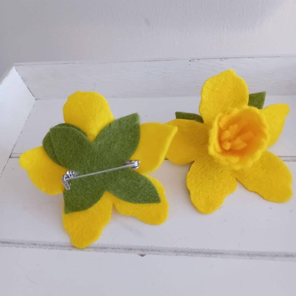 Daffodil Brooch