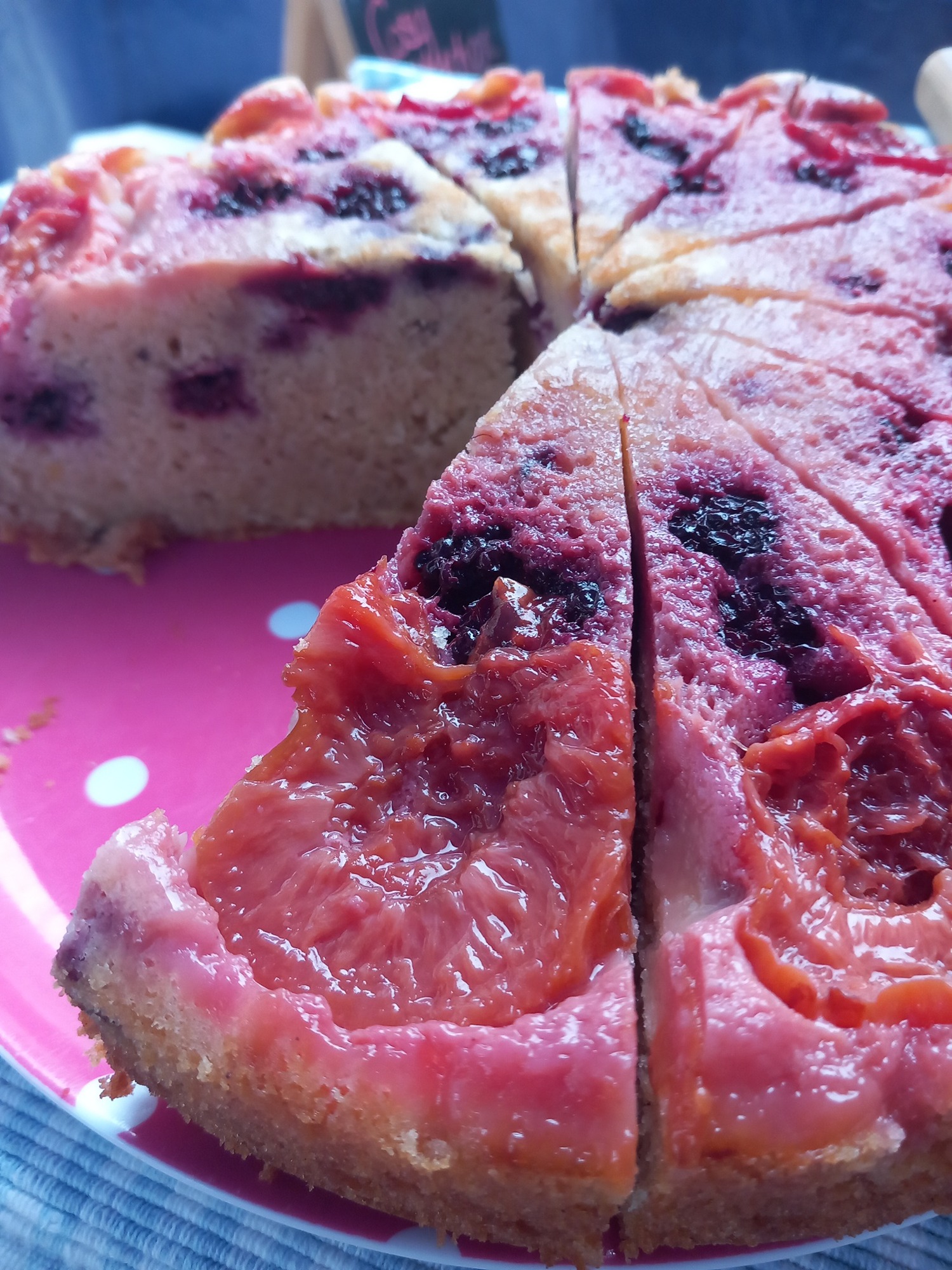 Blackcurrant & Whote Chocolte Loaf Cake