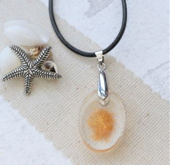 Carnelian in resin