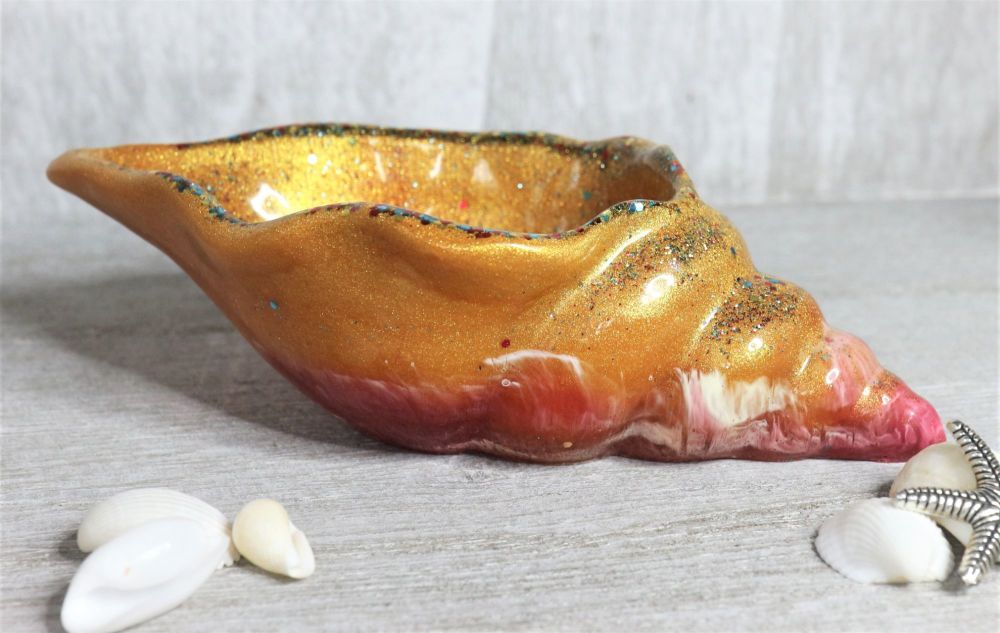 Red and gold shell