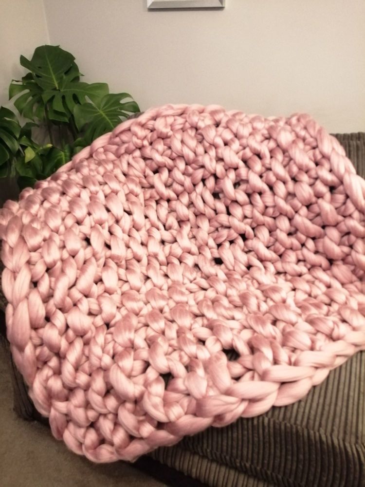 Chunky Wool Blanket - Pink Seed Stitch