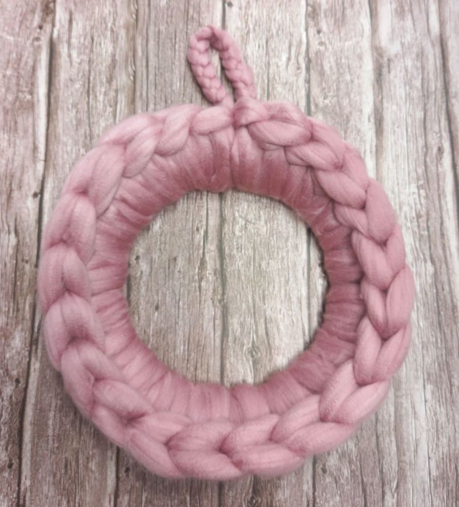 Chunky Wool 3D Round Wreath - Dusky Pink