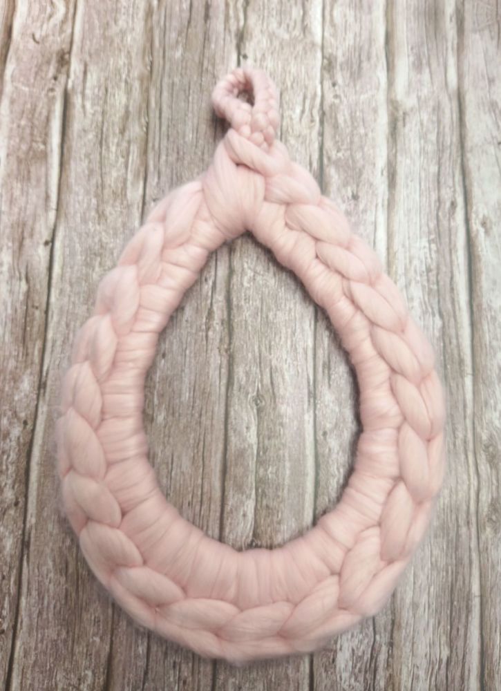 Chunky Wool Wreath - Baby Pink