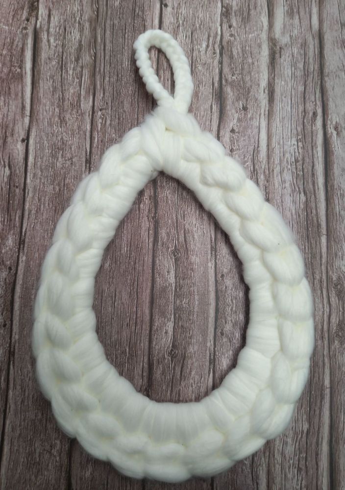Chunky Wool Wreath - White