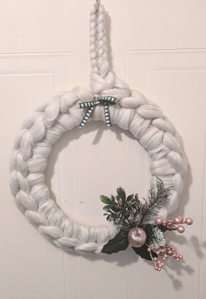 Chunky Wool Wreath - Pearl White